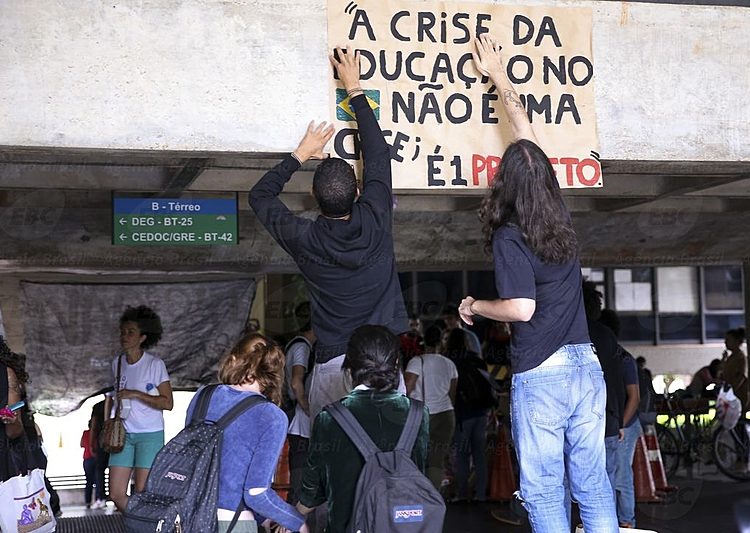 As elites querem o fim da universidade pública
