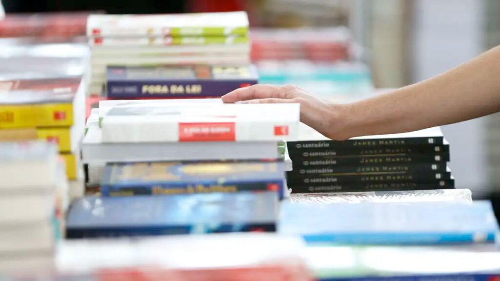 Vendas no comércio crescem 0,8% e atingem maior nível em 25 anos