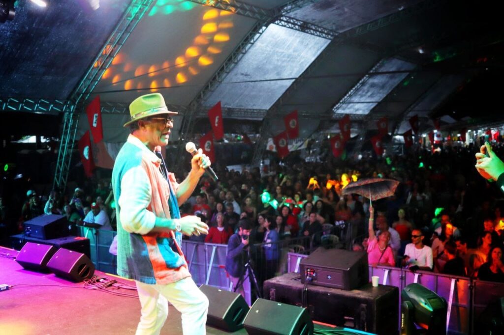 Maciel Melo e Santanna O Cantador fecham o sábado da Feira do MST: ‘Estar aqui é voltar às origens’