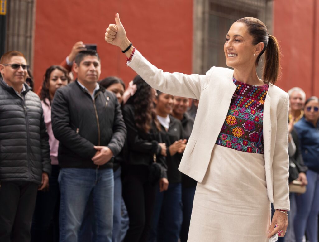 Claudia Sheinbaum vota na primeira eleição judicial do México