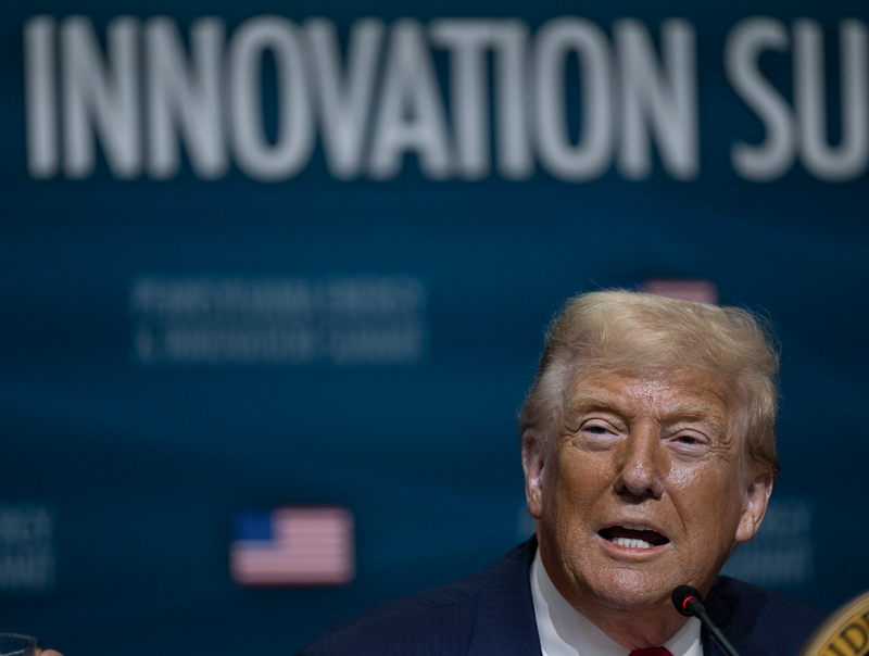 Trump assina decreto que formaliza tarifa de 50% contra Brasil