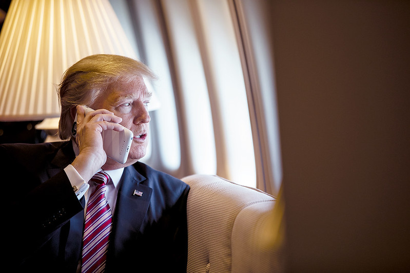 Trump telefona para Putin e não descarta reunião com Kim Jong-un
