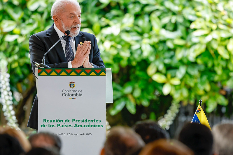 Cúpula da Amazônia: Lula repudia violência contra ambientalistas e promove COP30
