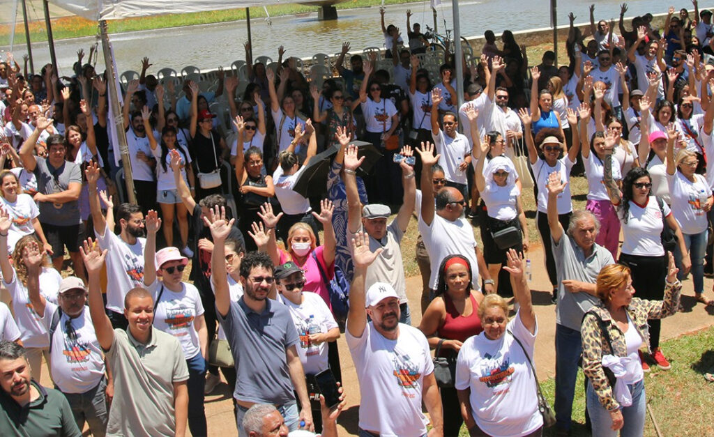 Ibaneis causa desastre nas carreiras da assistência social no DF