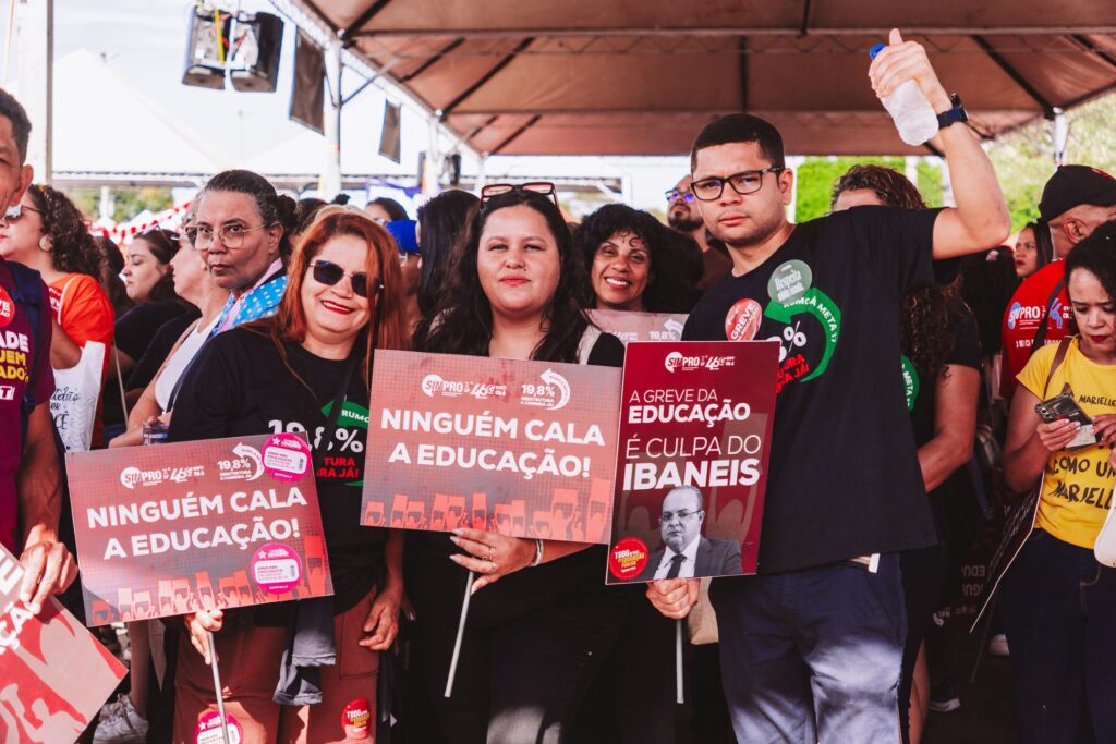 Greves dos profissionais da educação mostram que categoria segue mobilizada Greves dos profissionais da educação mostram que categoria segue mobilizada