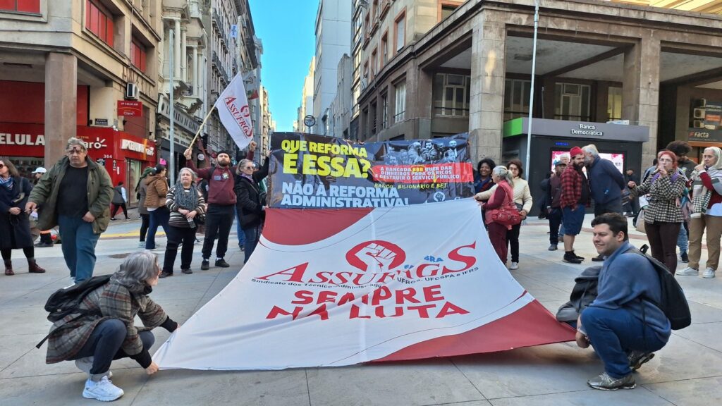 Reforma Administrativa: estratégia da burguesia para facilitar privatizações