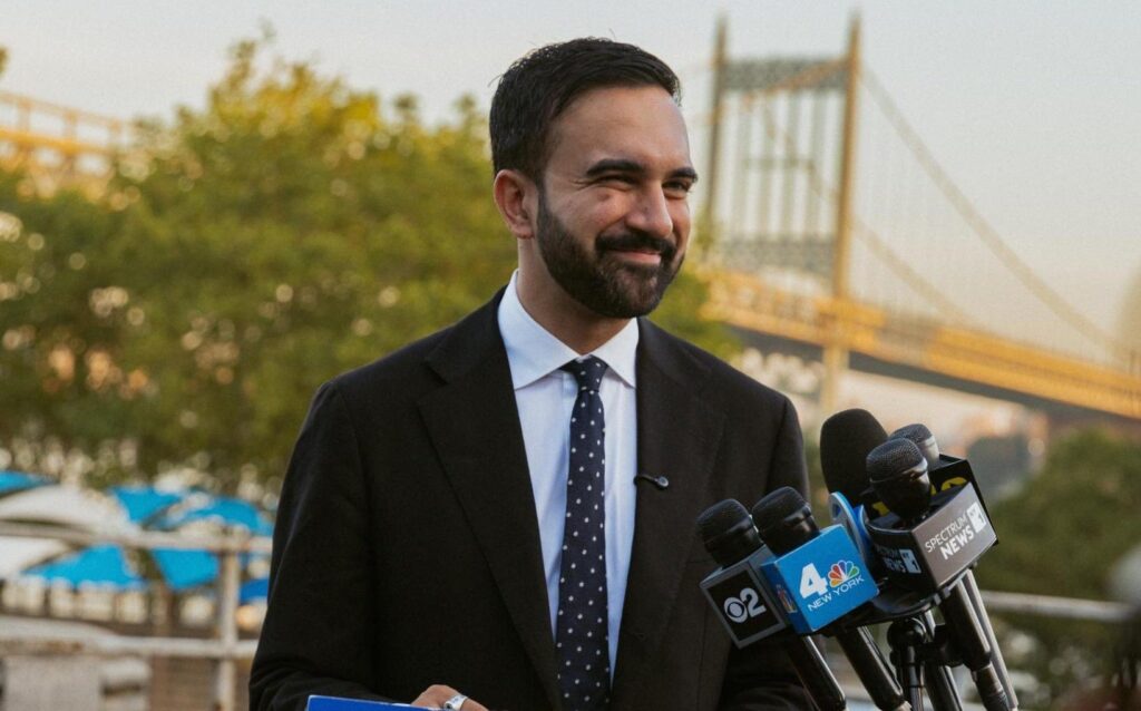 Eleição em Nova York: Zohran Mamdani lidera intenção de votos entre eleitores judeus