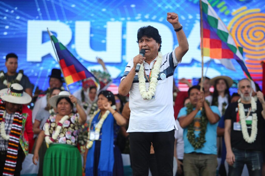 Impedido de disputar eleição, Evo Morales diz que continua na Bolívia: ‘estou com meu povo’ Impedido de disputar eleição, Evo Morales diz que continua na Bolívia: ‘estou com meu povo’