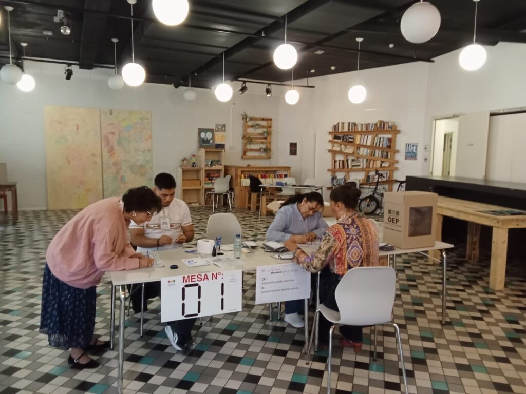 Bolívia: urnas são fechadas e 1º turno eleitoral é encerrado