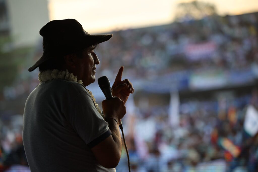 Evo Morales critica reforma militar de Arce às vésperas da eleição na Bolívia