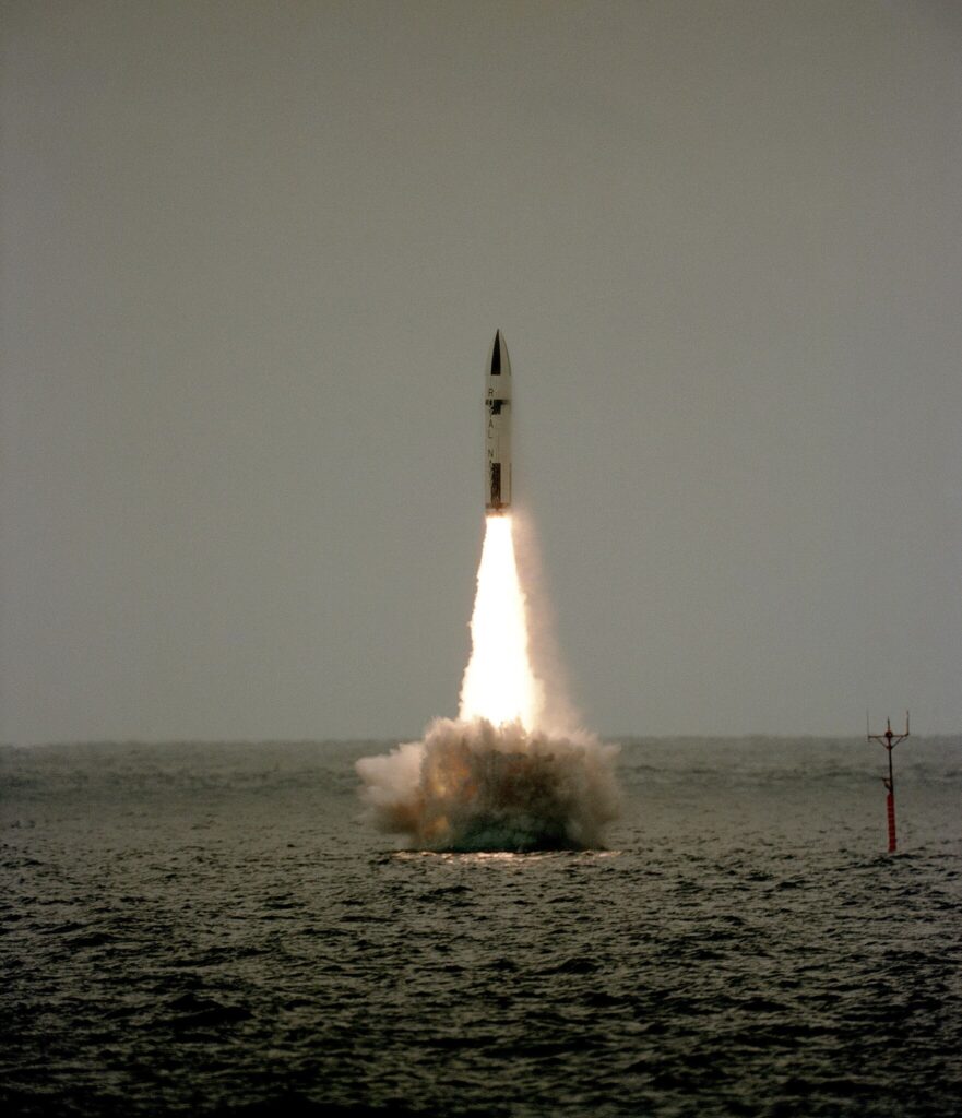 Risco nuclear persiste, mas ameaça vem da OTAN e não do Irã, afirma acadêmico Risco nuclear persiste, mas ameaça vem da OTAN e não do Irã, afirma acadêmico