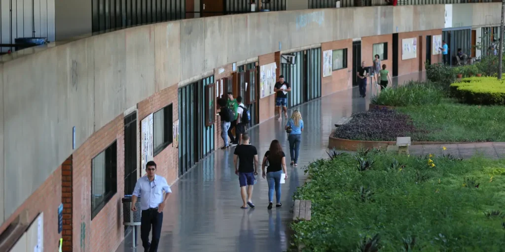 Estudantes da UnB relatam precarização falta de aulas por ausência de vigilantes