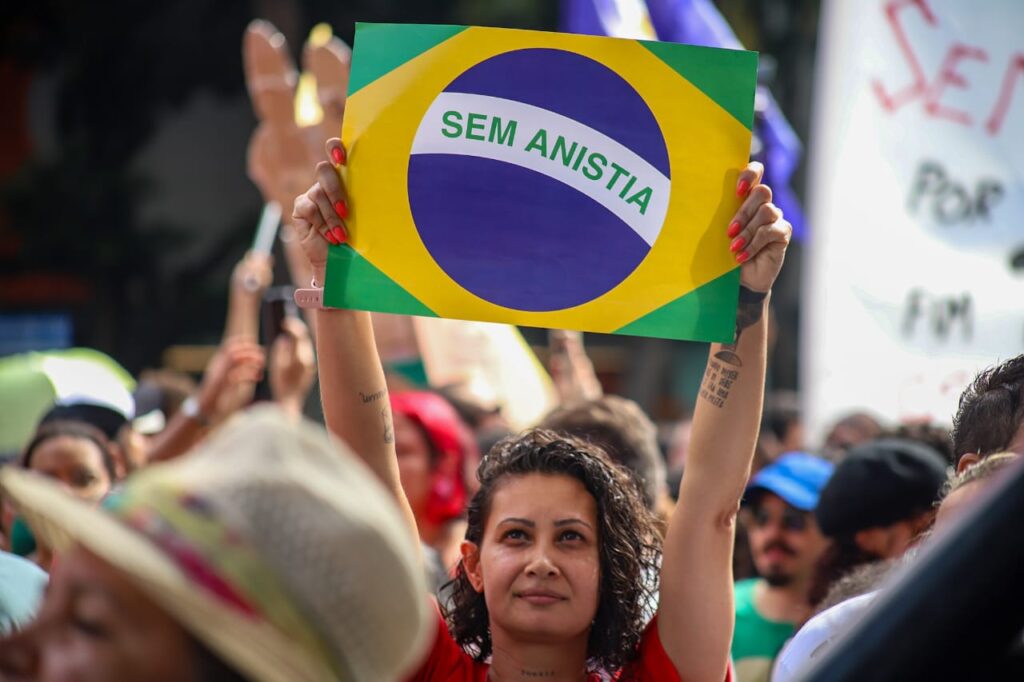 As ruas reagem a um “pacto sinistro”