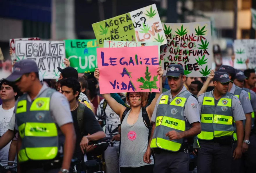 Drogas: O labirinto da esquerda