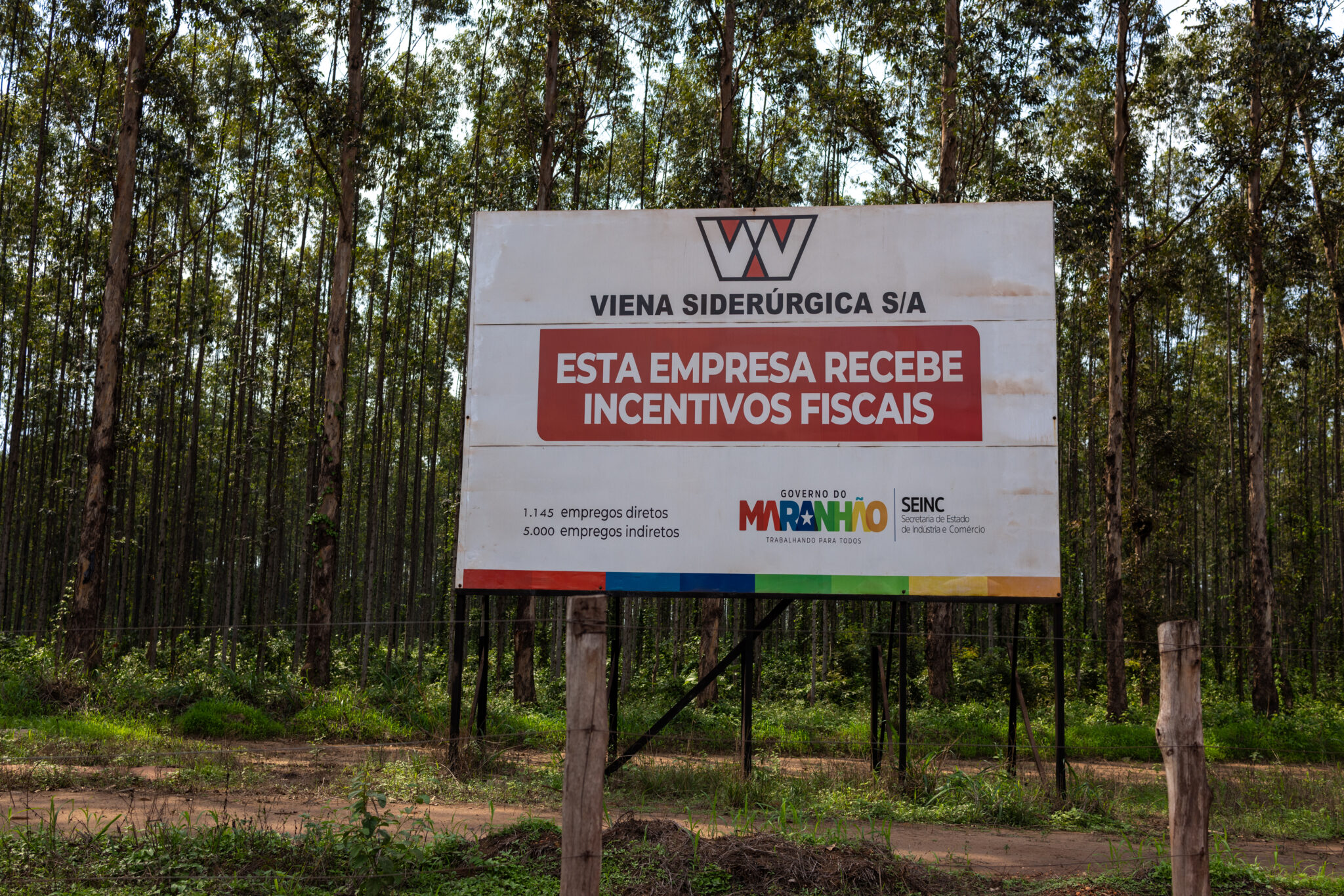 Sediada em Açailândia, a siderúrgica Viena afirma ter descredenciada o fornecedor de carvão autuado por fiscais do Ministério do Trabalho (Foto: João Laet/Repórter Brasil)