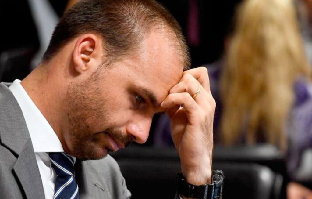 Conselho de Ética abre processo para a cassação de Eduardo Bolsonaro
