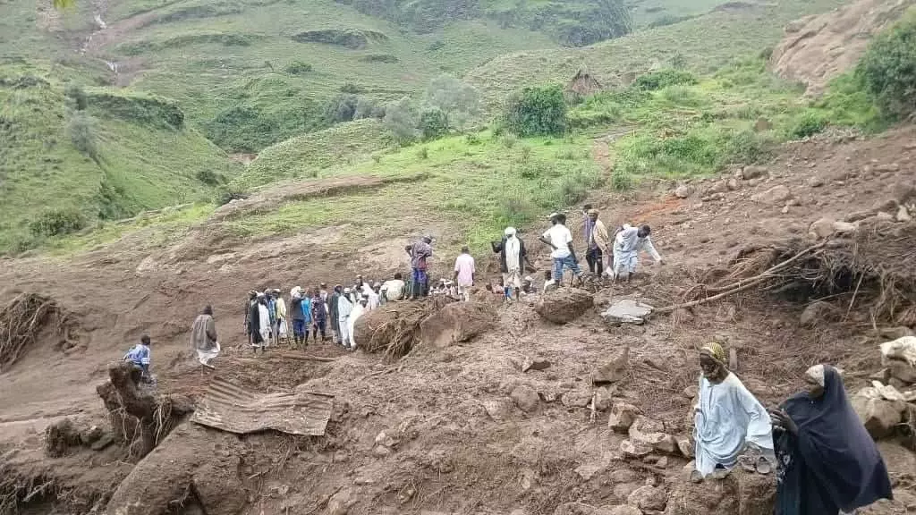 Deslizamento de terra no Sudão destrói vila e mata ao menos mil pessoas Deslizamento de terra no Sudão destrói vila e mata ao menos mil pessoas