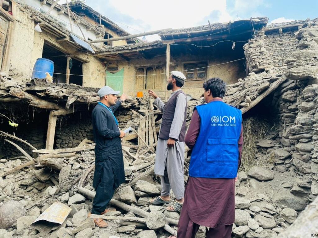 Número de mortos após terremoto no Afeganistão sobe para mais de 1.4 mil