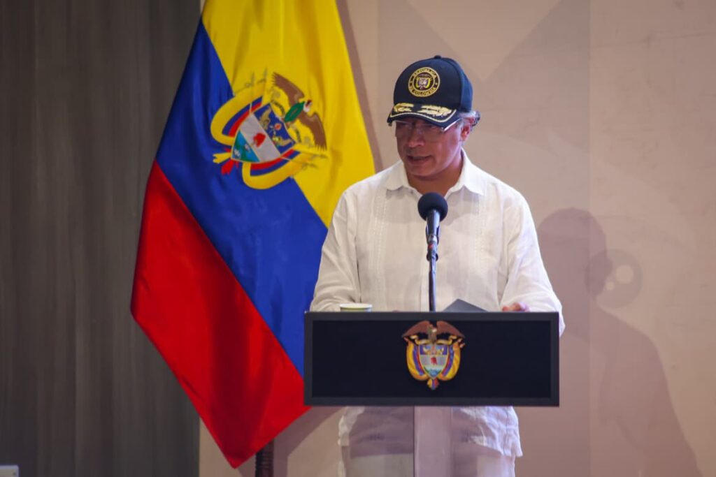 Presidente da Colômbia afirma que política migratória de Trump é ‘releitura de Hitler’