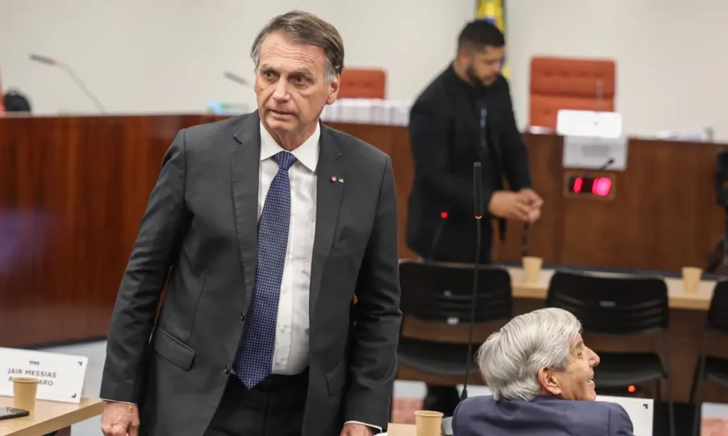 Bolsonaro reconhece conspiração golpista em recurso ao STF, mas alega ter ‘desistido’ Bolsonaro reconhece conspiração golpista em recurso ao STF, mas alega ter ‘desistido’