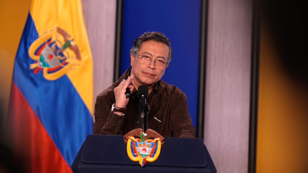 Petro rebate ameaças de Trump: ‘rude e ignorante’