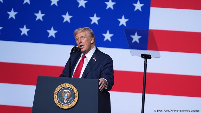 Trump cobra lealdade ideológica de generais e cita ‘guerra interna’