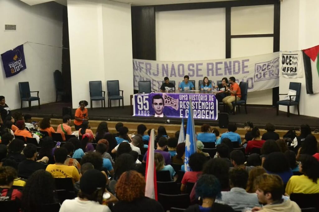 Congresso estudantil da UFRJ aponta caminho de luta em defesa da educação pública Congresso estudantil da UFRJ aponta caminho de luta em defesa da educação pública