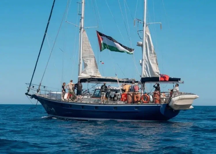 Israel intercepta barco de flotilha rumo a Gaza e sequestra deputada do PT e outros ativistas pró-Palestina