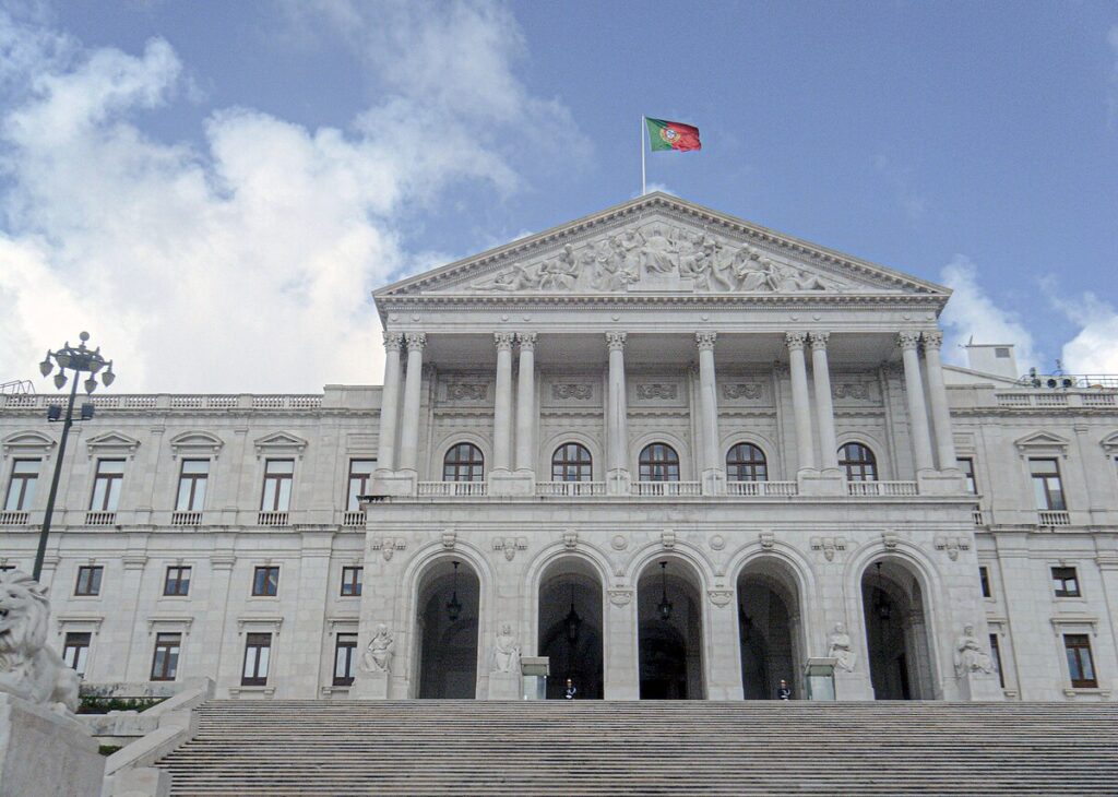 Portugal aprova projeto que proíbe uso de burca em locais públicos