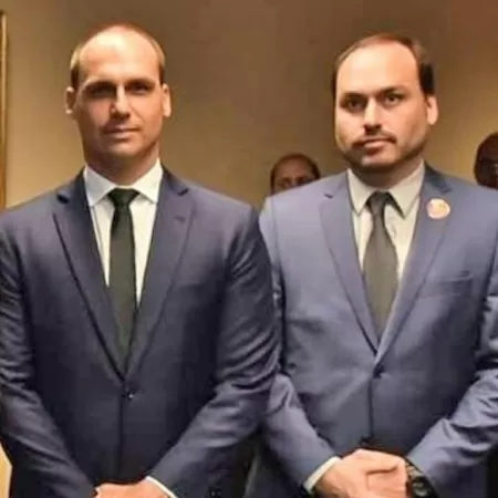 Eduardo Bolsonaro sai em defesa do irmão por candidatura ao senado e ataca Deltan