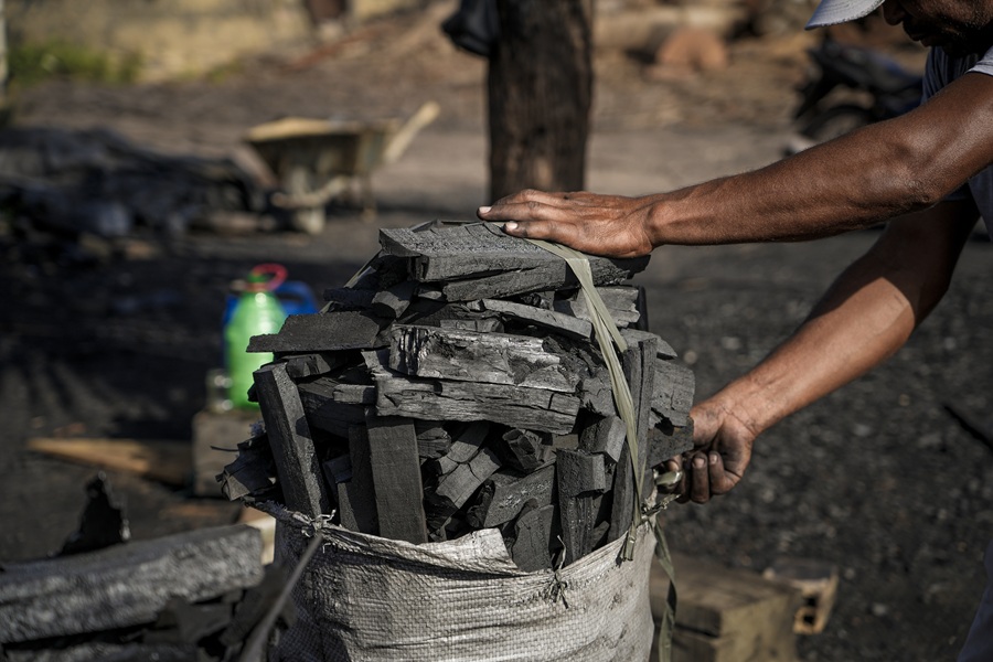 Carvão ligado a empresas flagradas com trabalho escravo abasteceu siderúrgicas