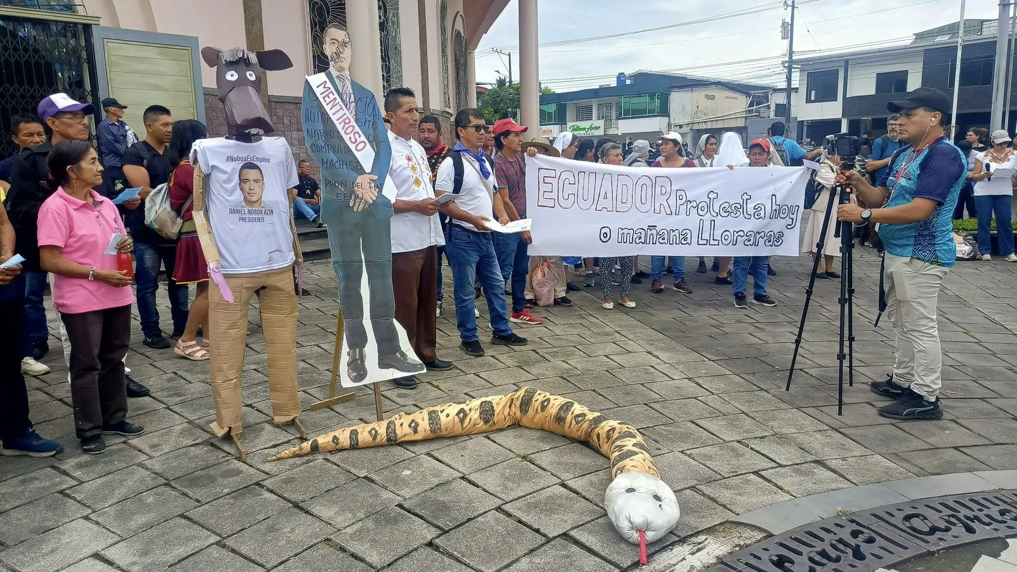 Movimento de indígenas, sindicatos e estudantes exige fim do aumento de US$ 1 no combustível e desmilitarização de rodovias após colapso de negociaçõesConaie/X