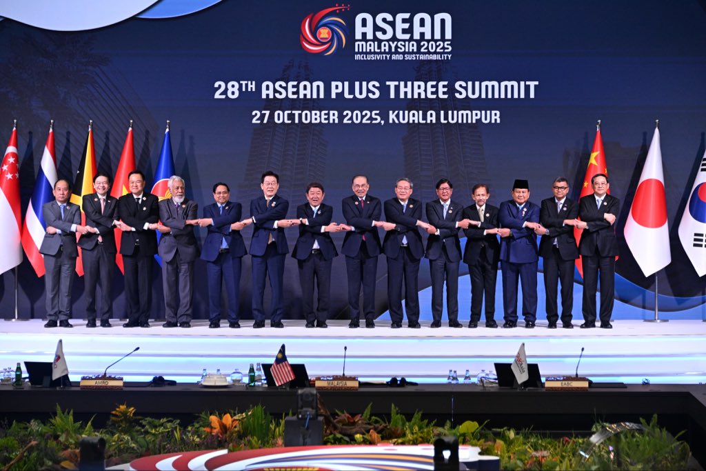China propõe maior integração regional na cúpula da ASEAN em Kuala Lumpur China propõe maior integração regional na cúpula da ASEAN em Kuala Lumpur