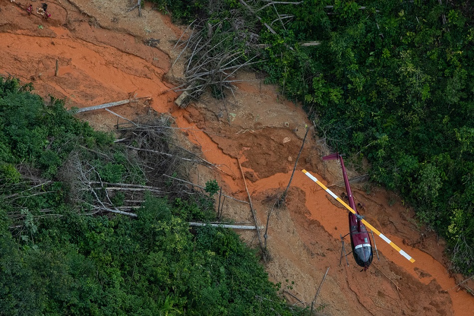 Garimpo ilegal de cassiterita na região do Homoxi, na Terra Indígena Yanomami; além da mineração ilegal, corrida por elementos essenciais à transição energética também pode impactar povos indígenas (Foto: Bruno Kelly/Instituto Socioambiental)