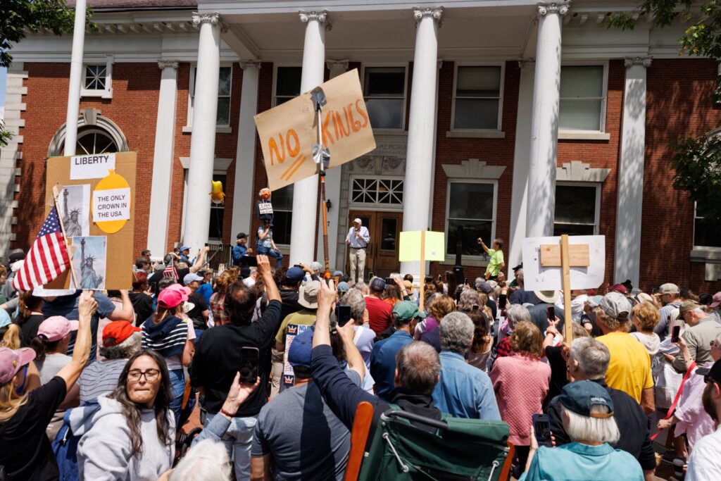 ‘No Kings’: milhares nos EUA saem às ruas em atos contra Trump neste sábado
