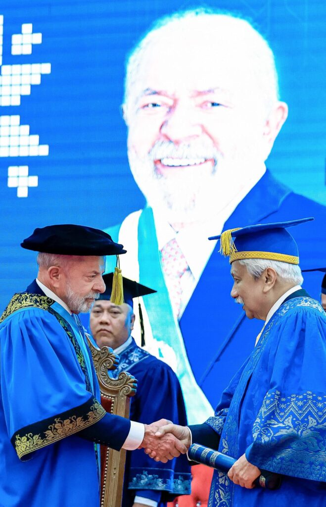 Lula recebe o 38° título de doutor honoris causa, diploma de todos os brasileiros Lula recebe o 38° título de doutor honoris causa, diploma de todos os brasileiros