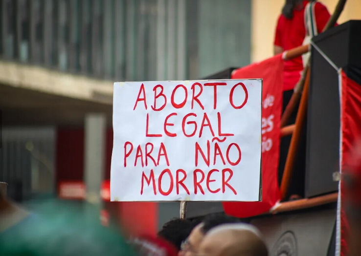 Pelo direito ao aborto legal e seguro a todas as pessoas que gestam