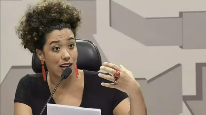 Câmara tem bate-boca sobre ação no RJ e acusações de ‘miliciano’ e ‘amigo de narcotraficante’ Câmara tem bate-boca sobre ação no RJ e acusações de ‘miliciano’ e ‘amigo de narcotraficante’