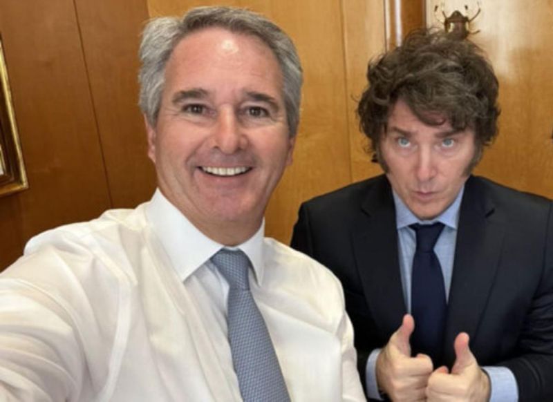 Milei nomeia economista sem experiência diplomática como novo chanceler