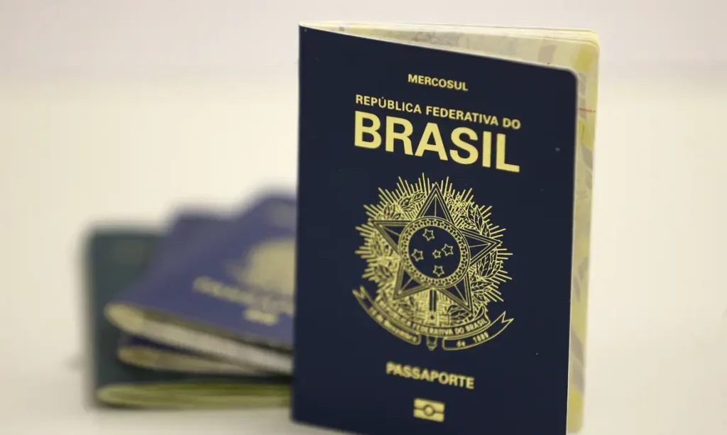 PF ameaça suspender emissão de passaportes em novembro por falta de verba PF ameaça suspender emissão de passaportes em novembro por falta de verba