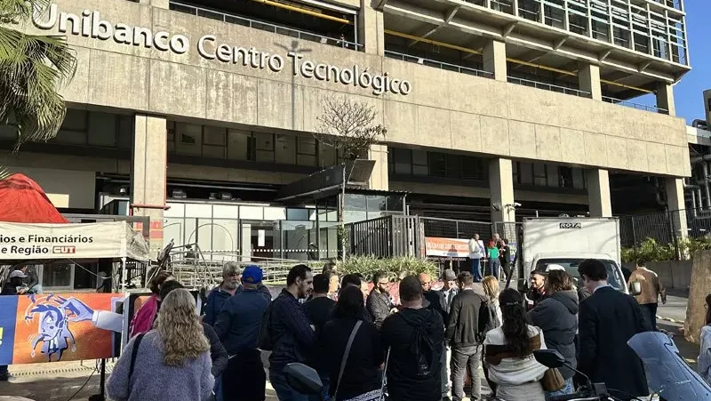 Vitórias que reafirmam a força da luta coletiva 1 sindicato-conquista-proposta-de-pagamento-para-bancarios-demitidos-no-itau-depois-de-um-mes-da-demissao-no-itau-sindicato-seguiu-mobilizado-e-amparando-os-trabalhadores-foto-spbancarios-tvt-news