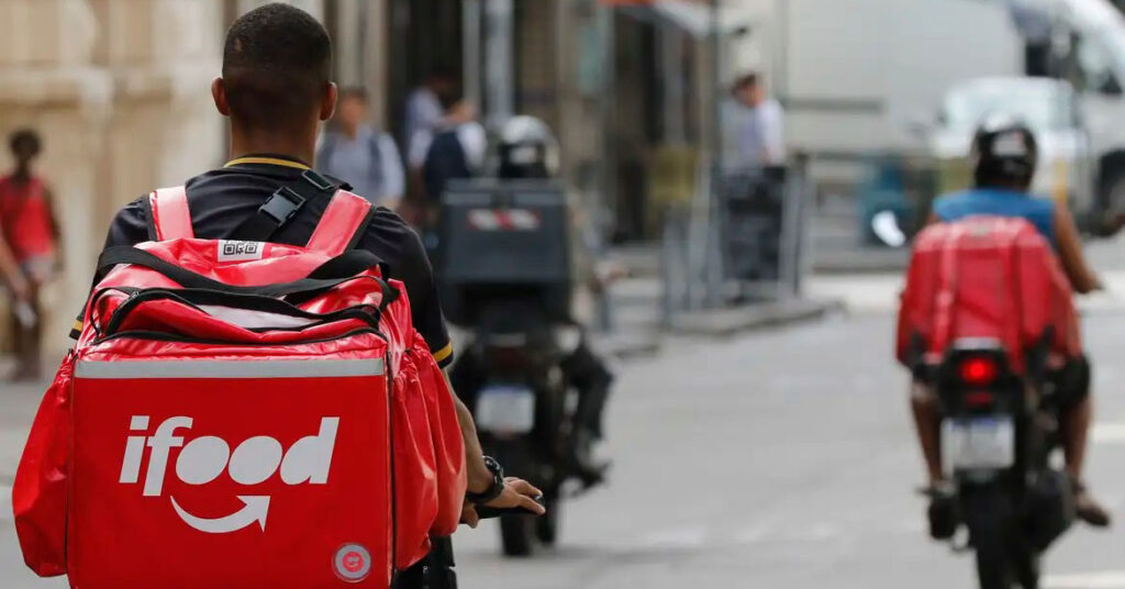 Entregadores: Mochila nas costas e fardo mental