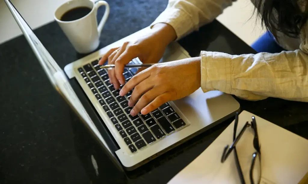 Empreendedorismo feminino tem 20% menos inadimplência, aponta estudo da Serasa