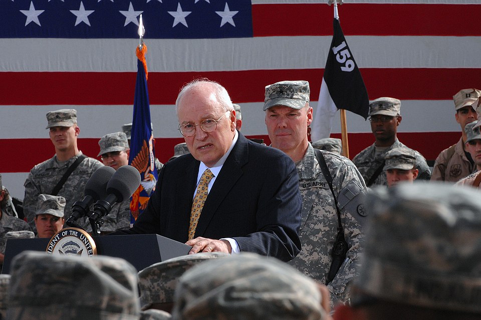 Um lobista de luxo: Dick Cheney e sua guerra por petróleo