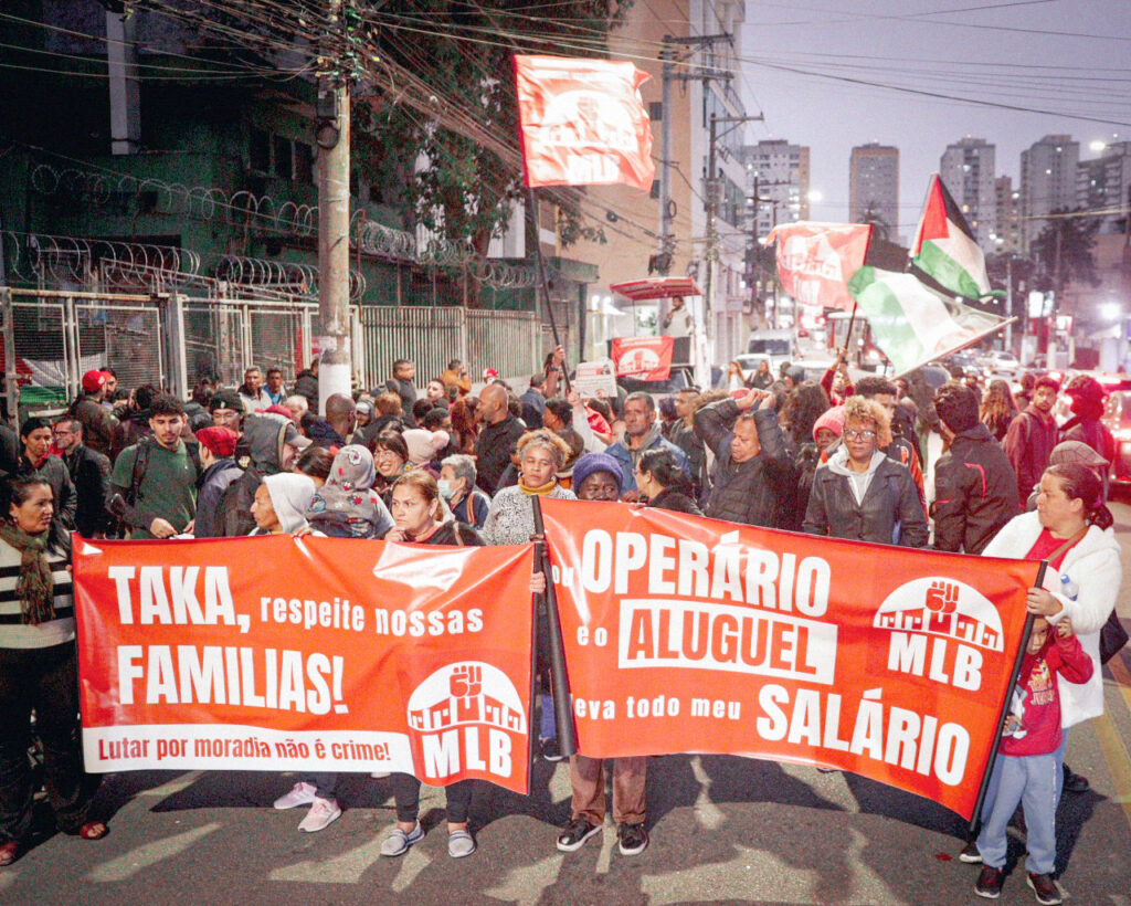 Bancos lucram bilhões, povo está endividado