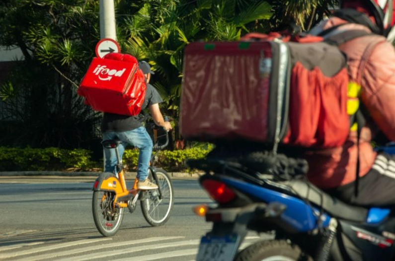 Trabalhar sem direitos, envelhecer sem proteção