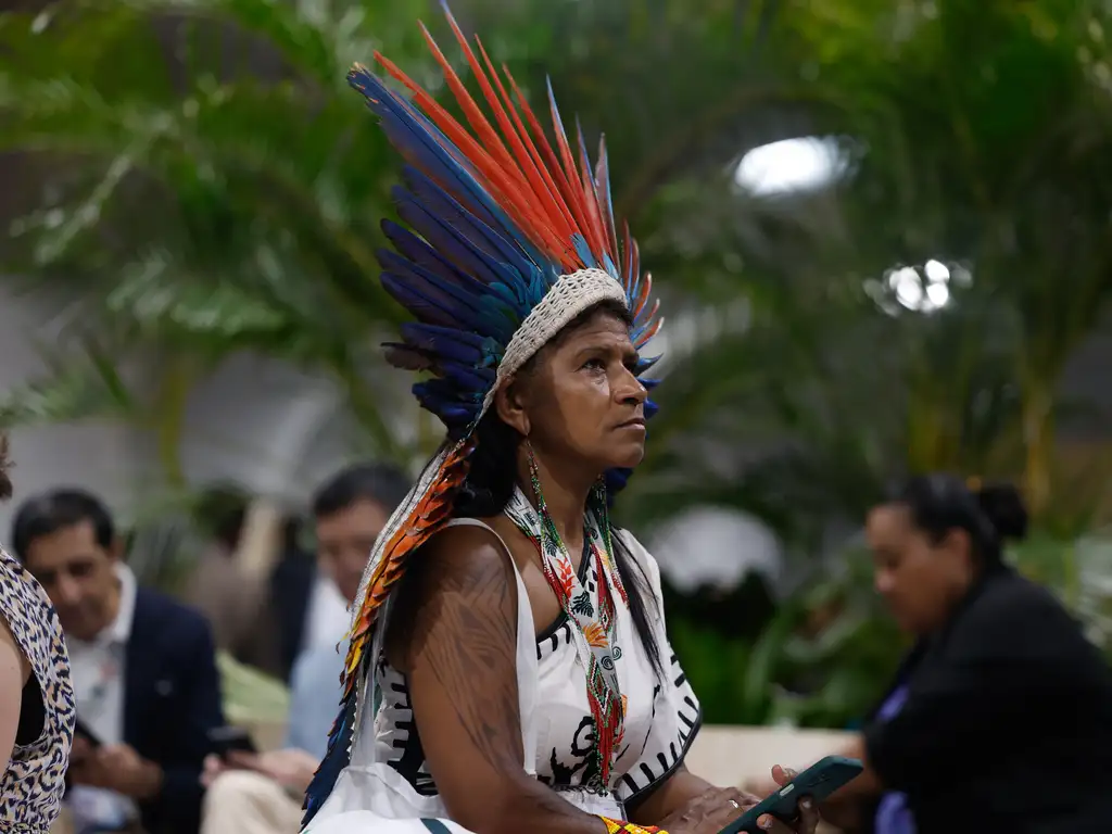 Entre o greenwashing, Tuvalu e a fila do bandejão, começa a COP30 em Belém