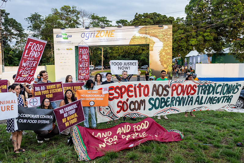 Protestos populares em Belém fazem contraponto a ‘tom otimista’ da COP30 oficial