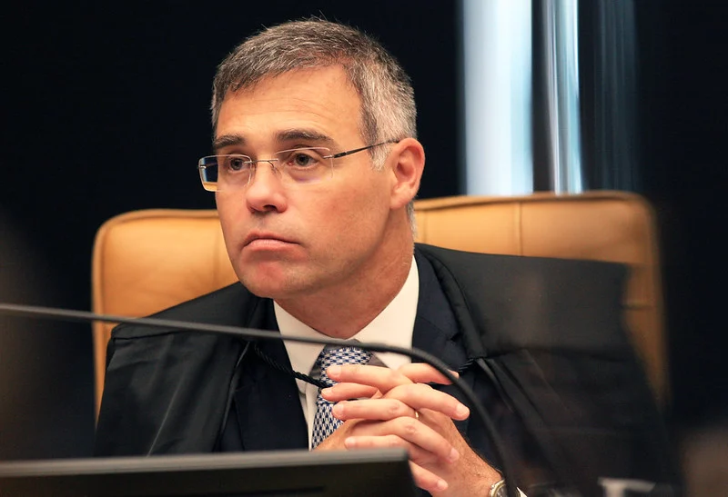 Mendonça suspende julgamento de governador após RR contratar seu instituto
