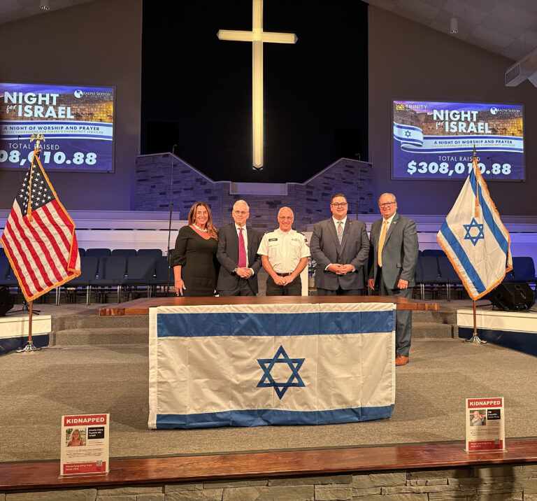 Haaretz: Israel investe milhões em bots, IA e igrejas para recuperar apoio nos EUA